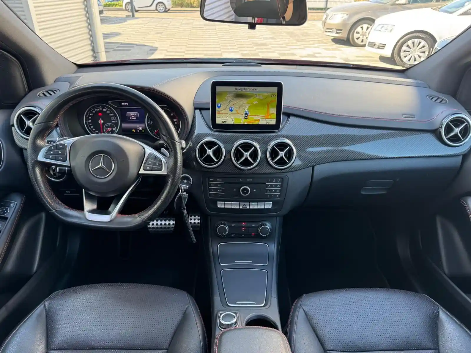 Mercedes-Benz B 180