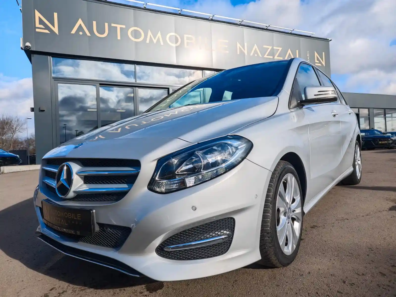 Mercedes-Benz B 180