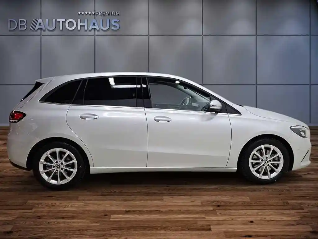 Mercedes-Benz B 220