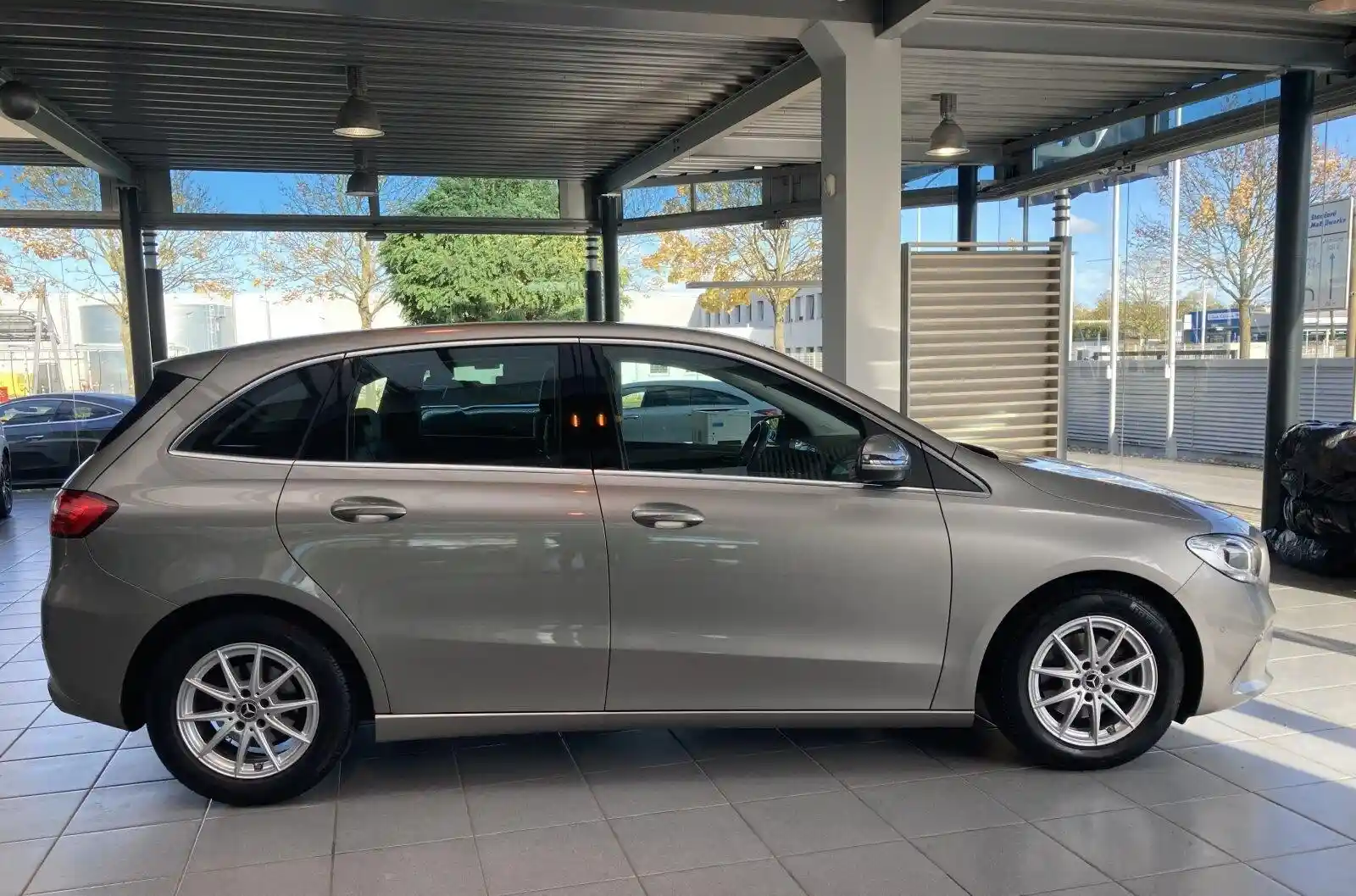 Mercedes-Benz B 180