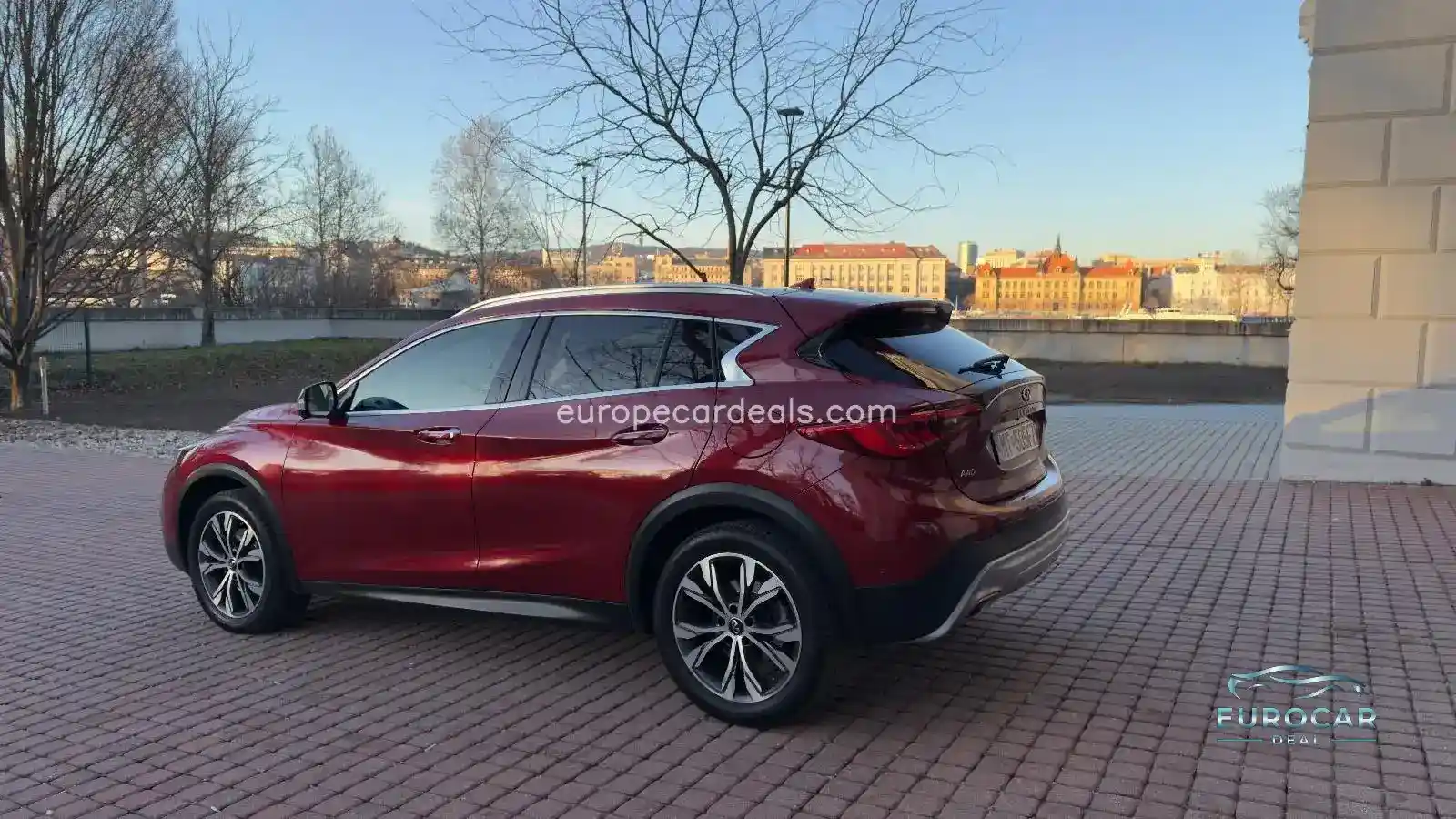 Infiniti QX30