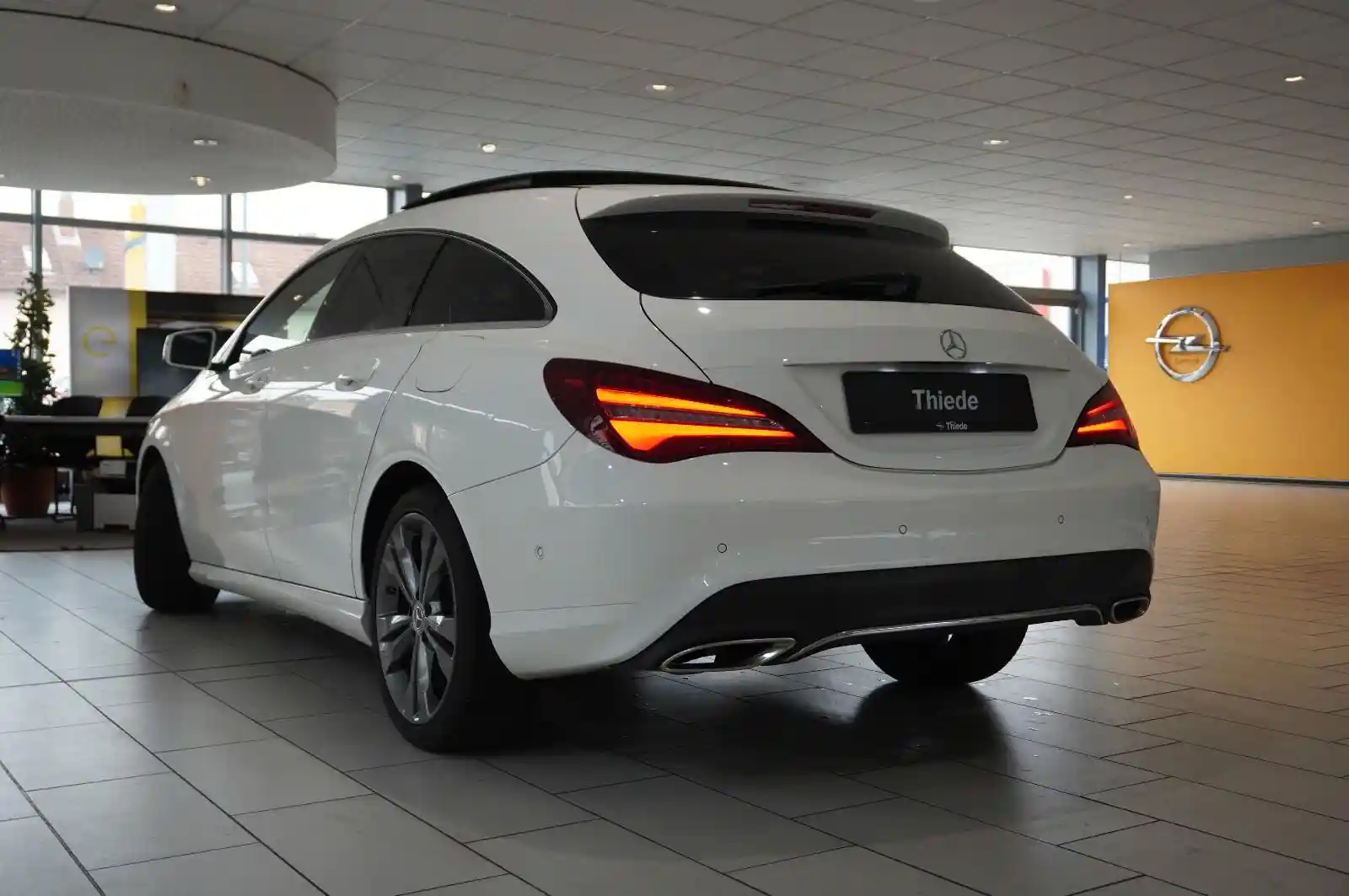 Mercedes-Benz CLA 200