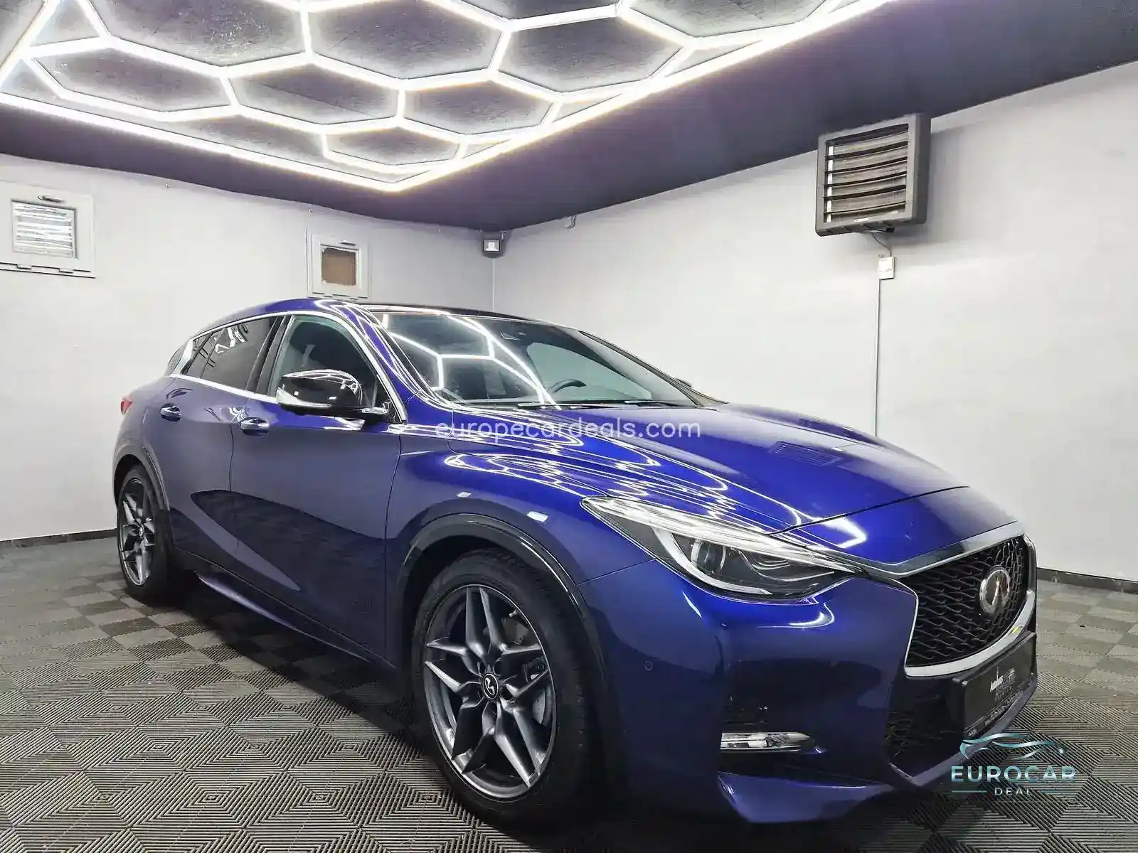 Infiniti Q30