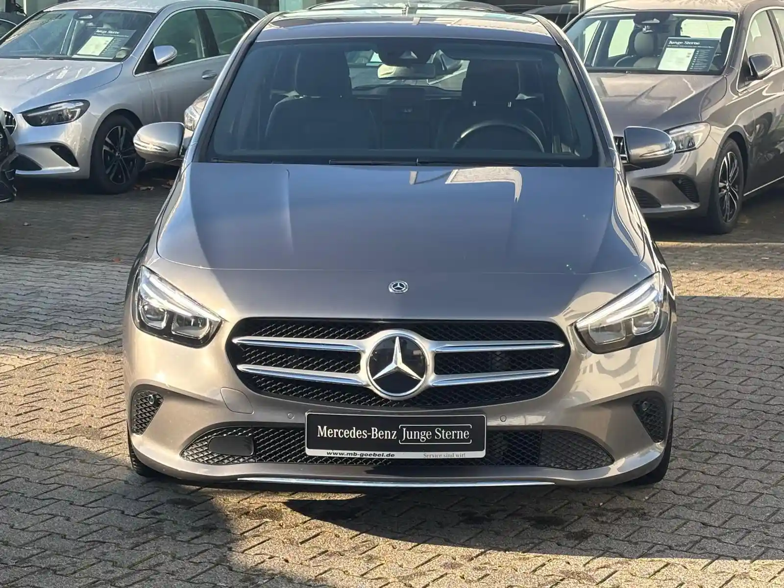 Mercedes-Benz B 180