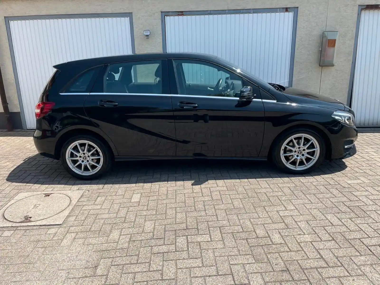 Mercedes-Benz B 180