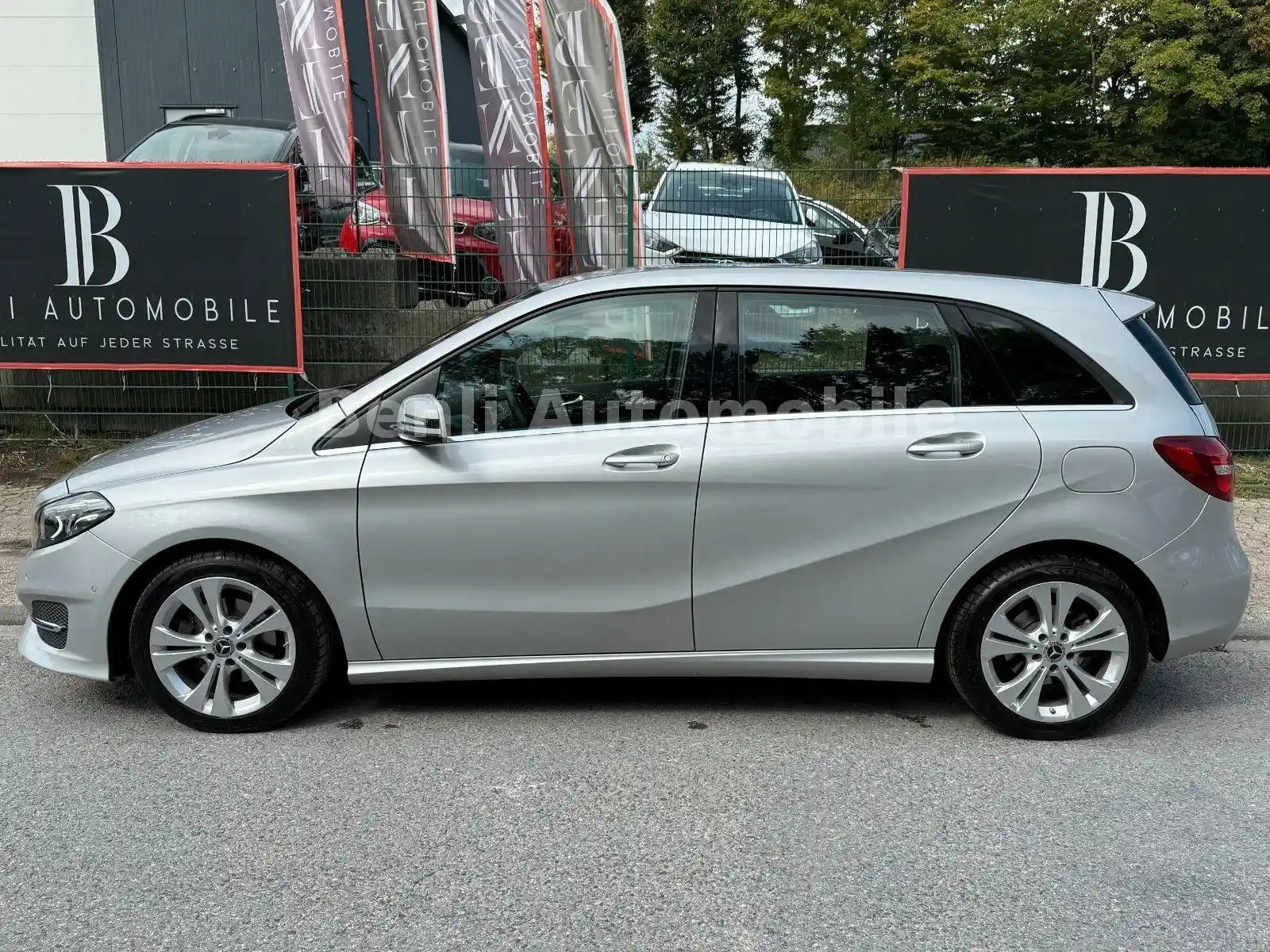 Mercedes-Benz B 200