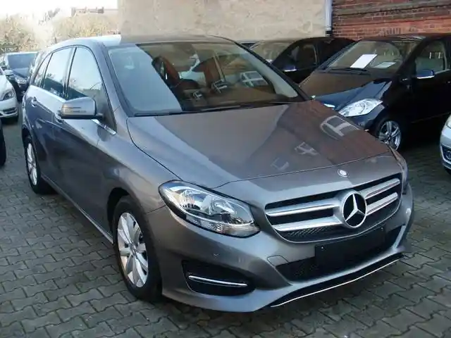 Mercedes-Benz B 180