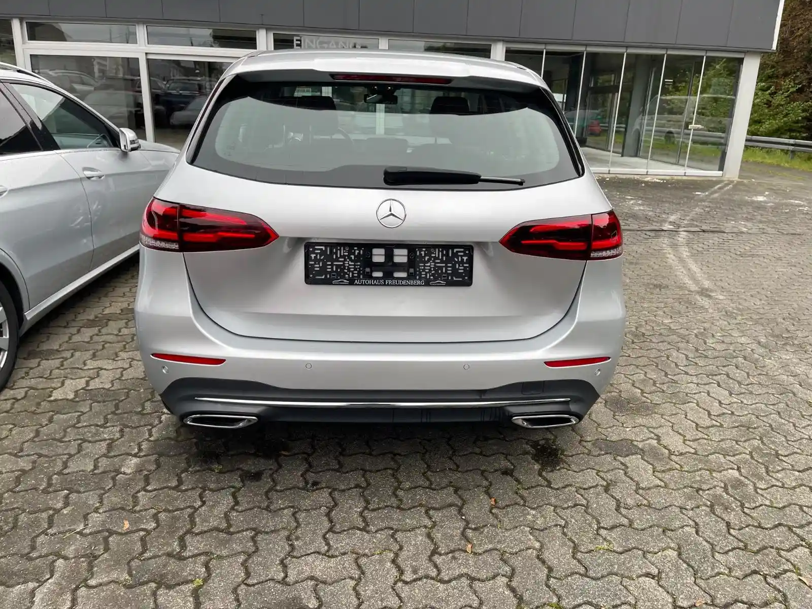 Mercedes-Benz B 220