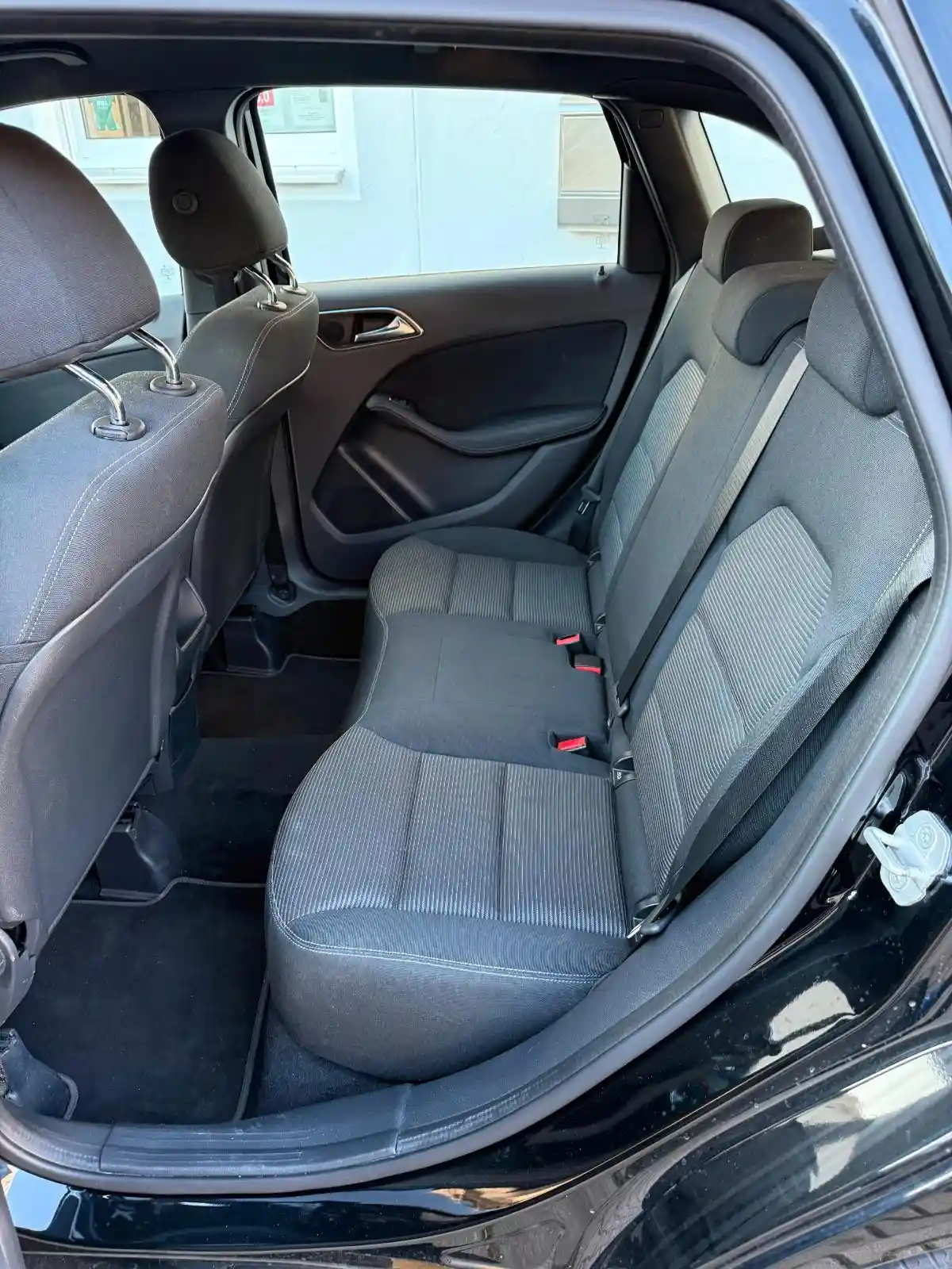 Mercedes-Benz B 180