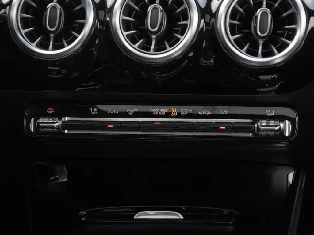 Mercedes-Benz CLA 220