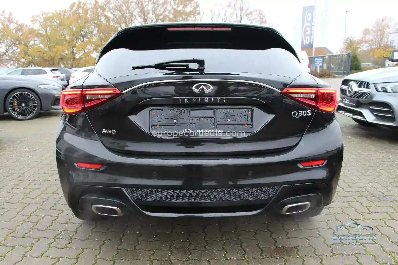Infiniti Q30