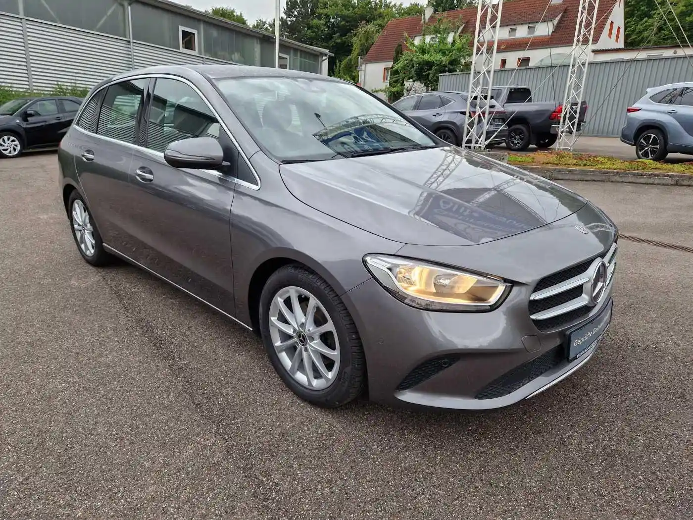 Mercedes-Benz B 180