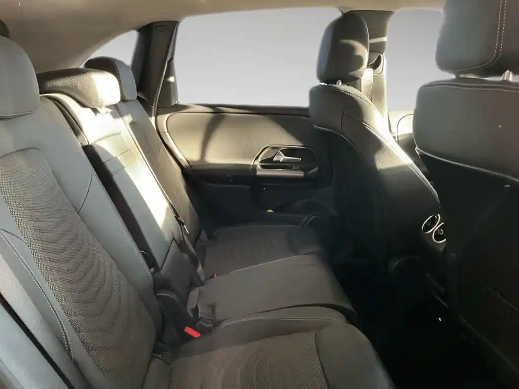 Mercedes-Benz B 220
