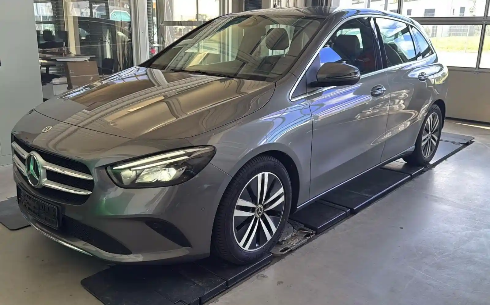 Mercedes-Benz B 200