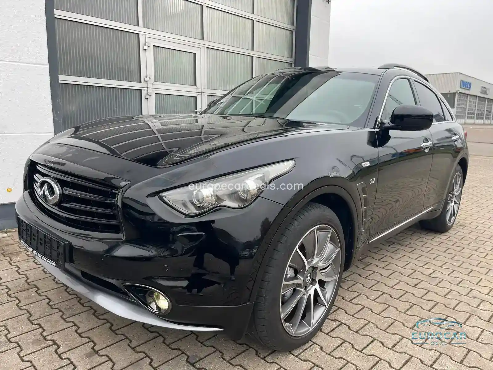 Infiniti QX70