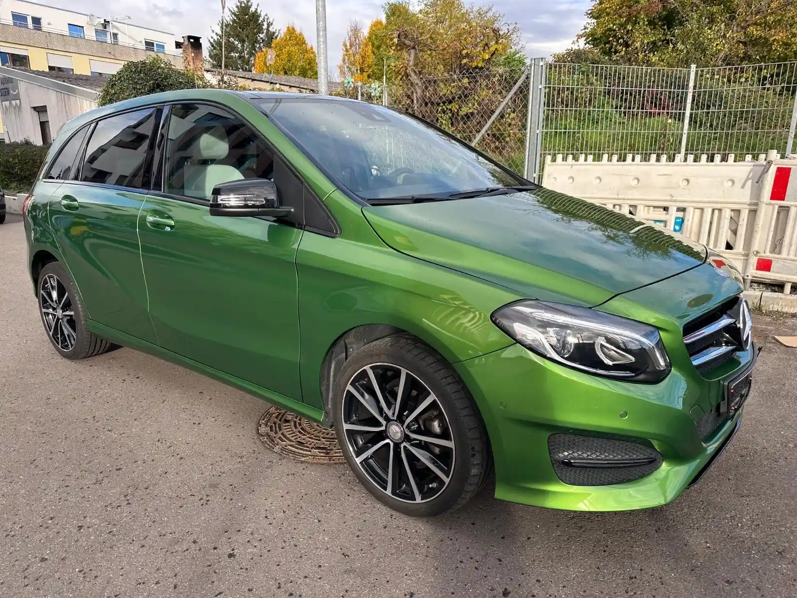 Mercedes-Benz B 180