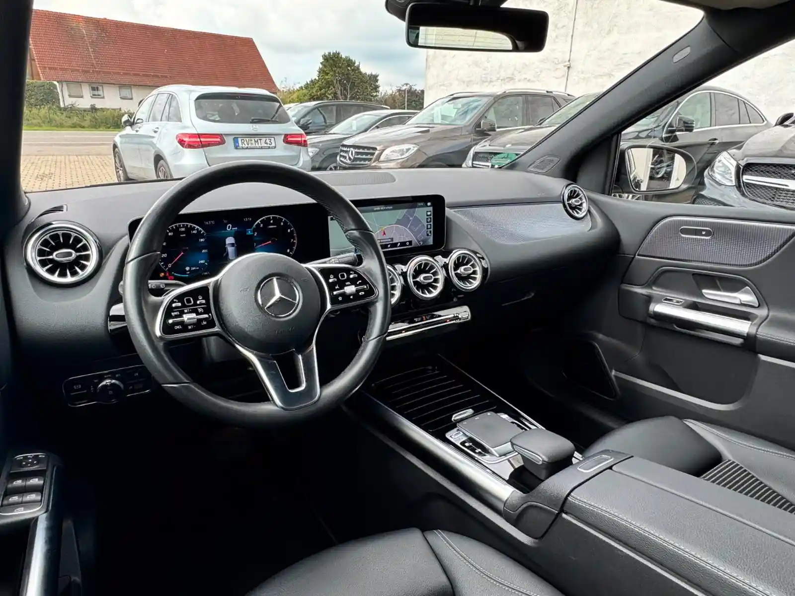 Mercedes-Benz B 180