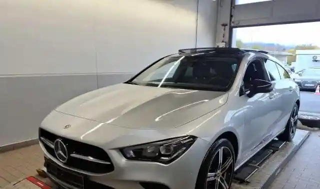 Mercedes-Benz CLA 200