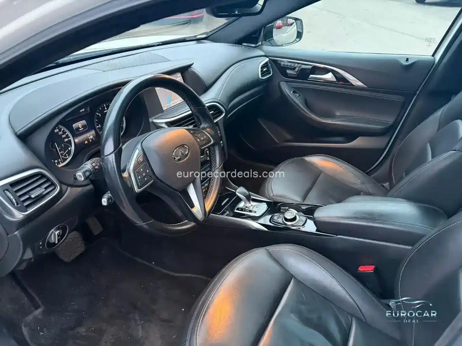 Infiniti Q30