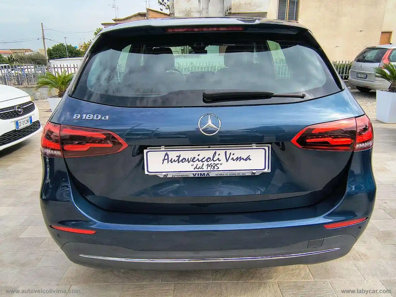 Mercedes-Benz B 180