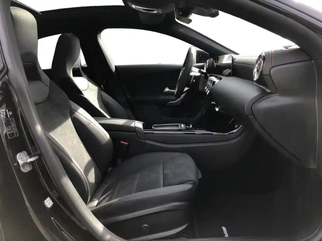Mercedes-Benz CLA 220