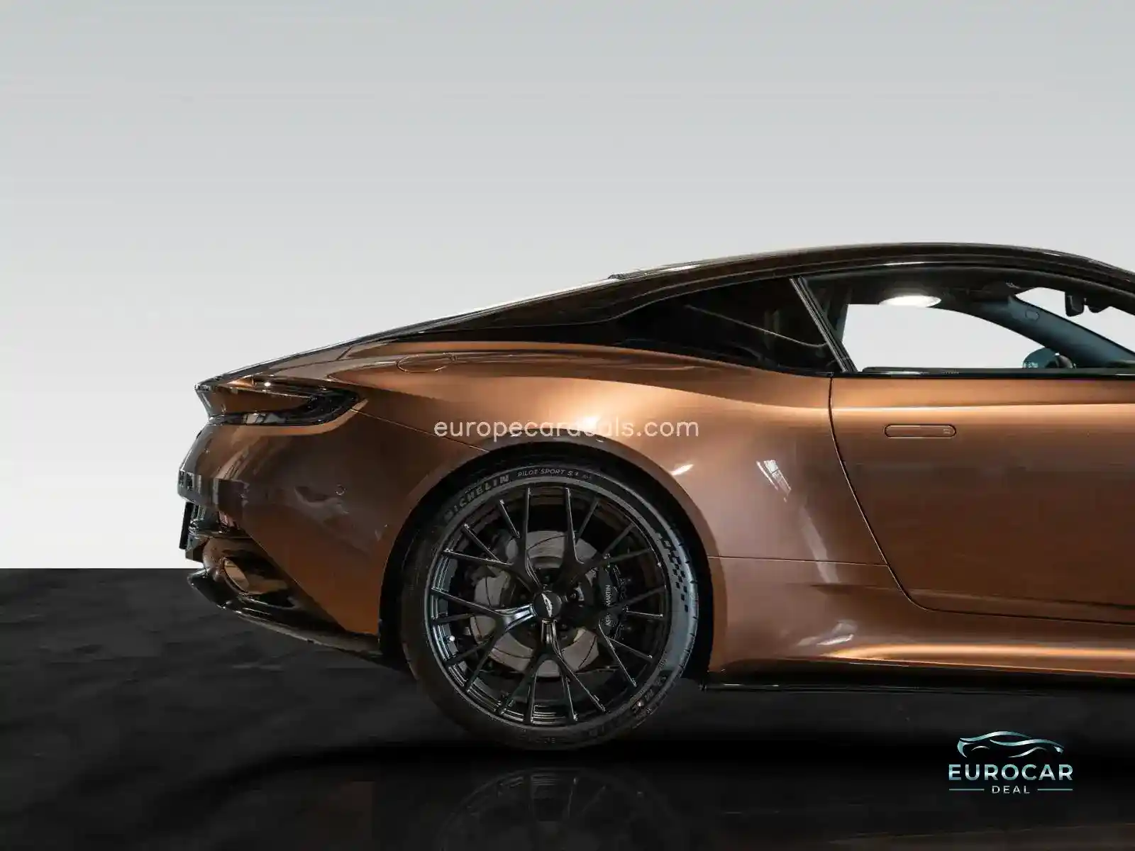Aston Martin DB12