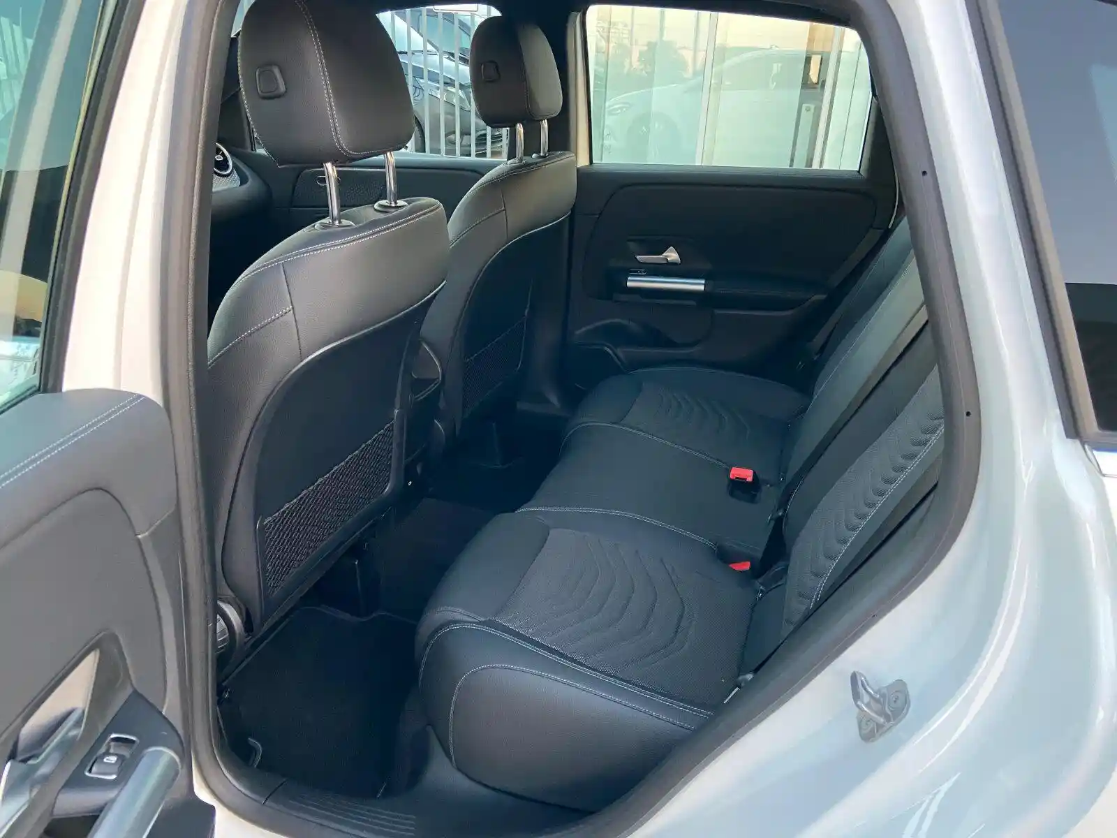 Mercedes-Benz B 180