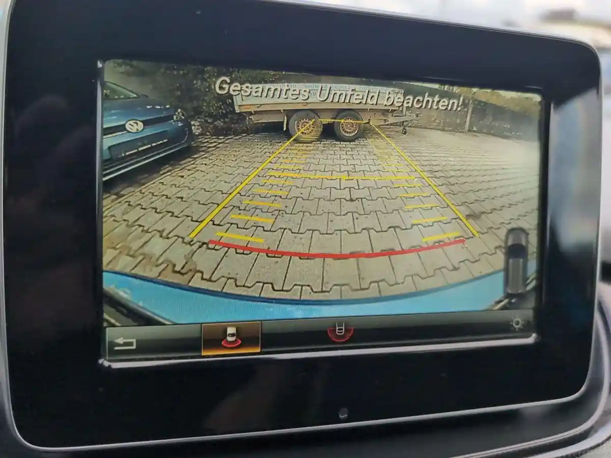 Mercedes-Benz B 220