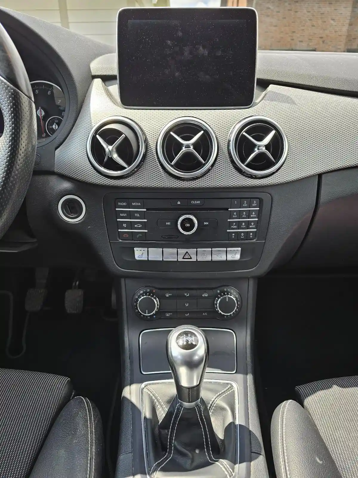 Mercedes-Benz B 180