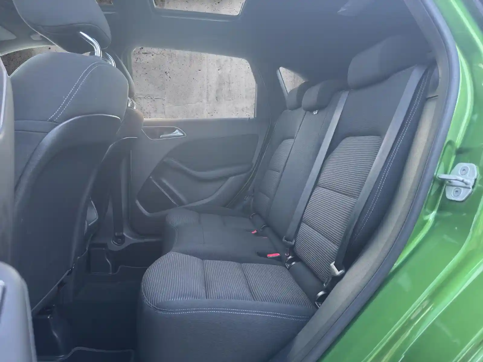 Mercedes-Benz B 180