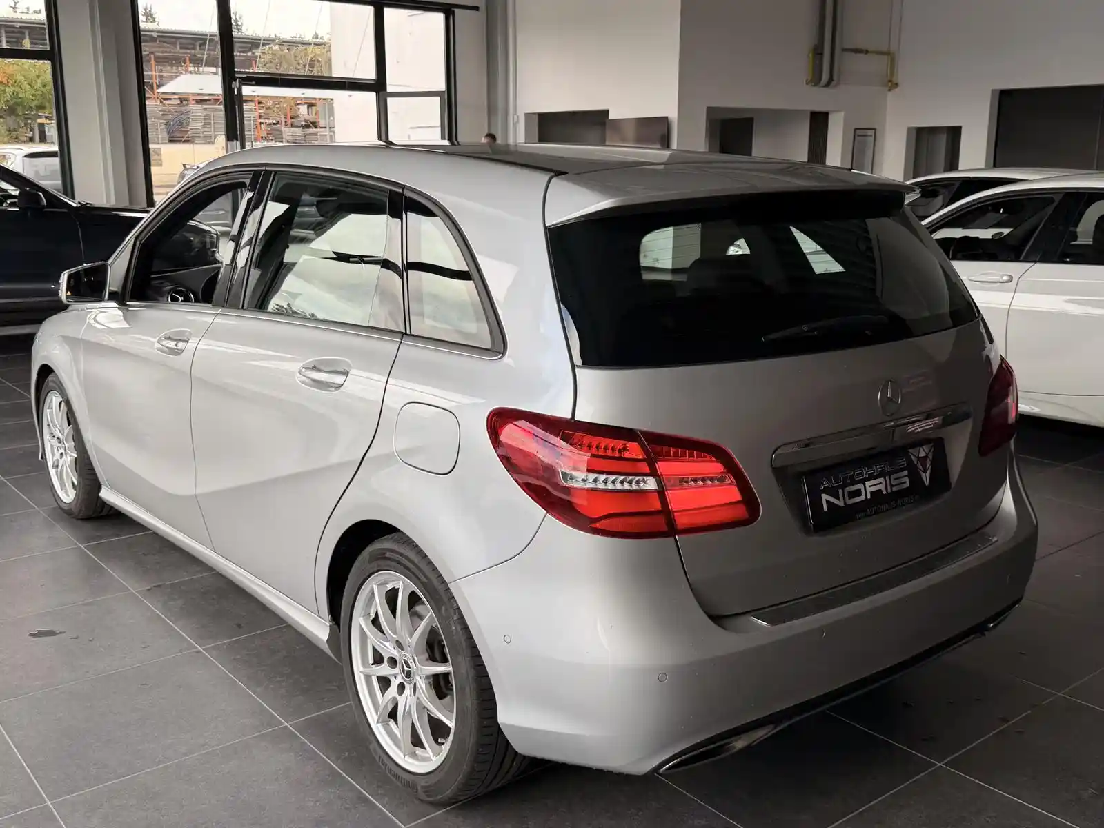 Mercedes-Benz B 200