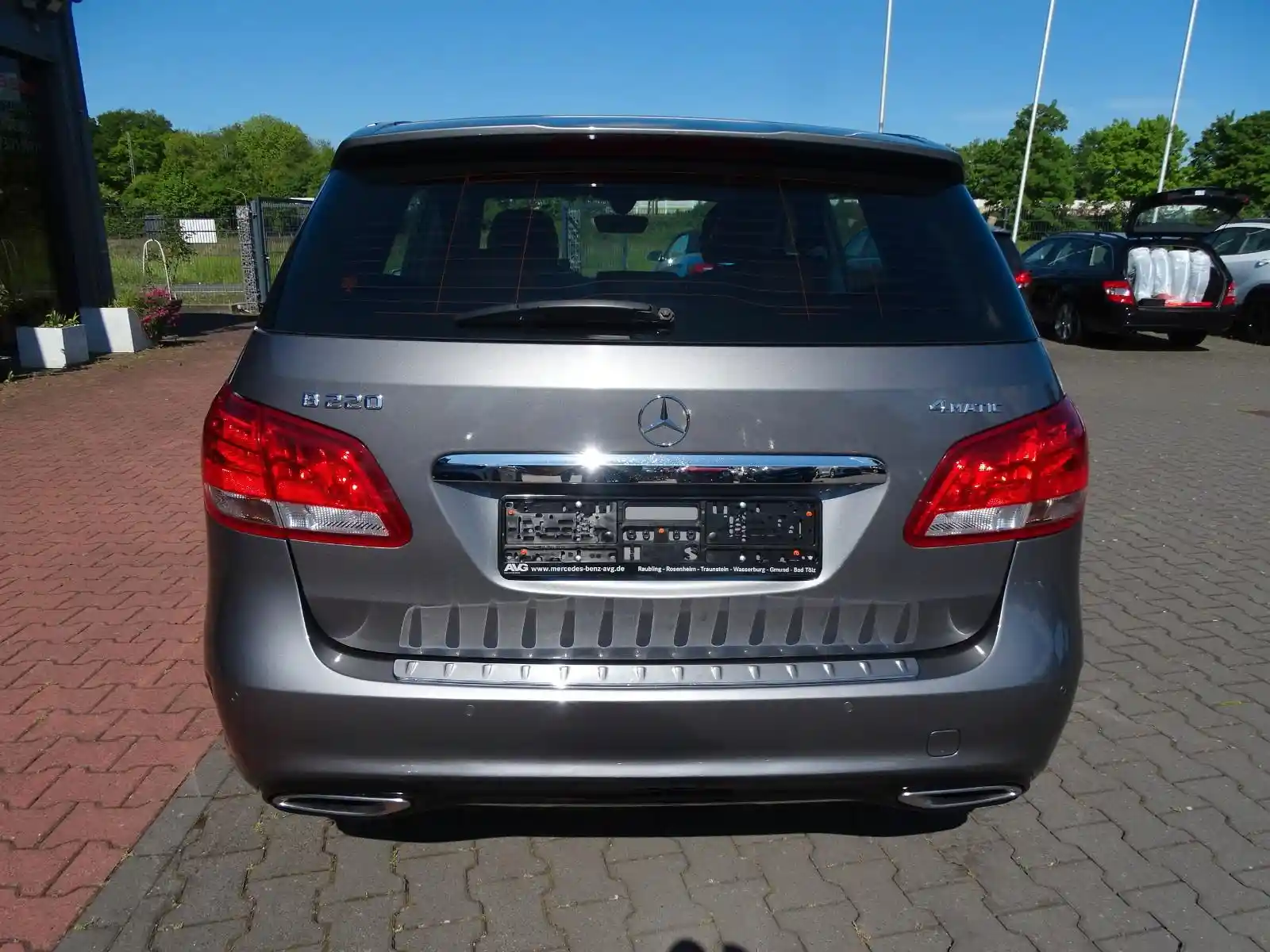 Mercedes-Benz B 220