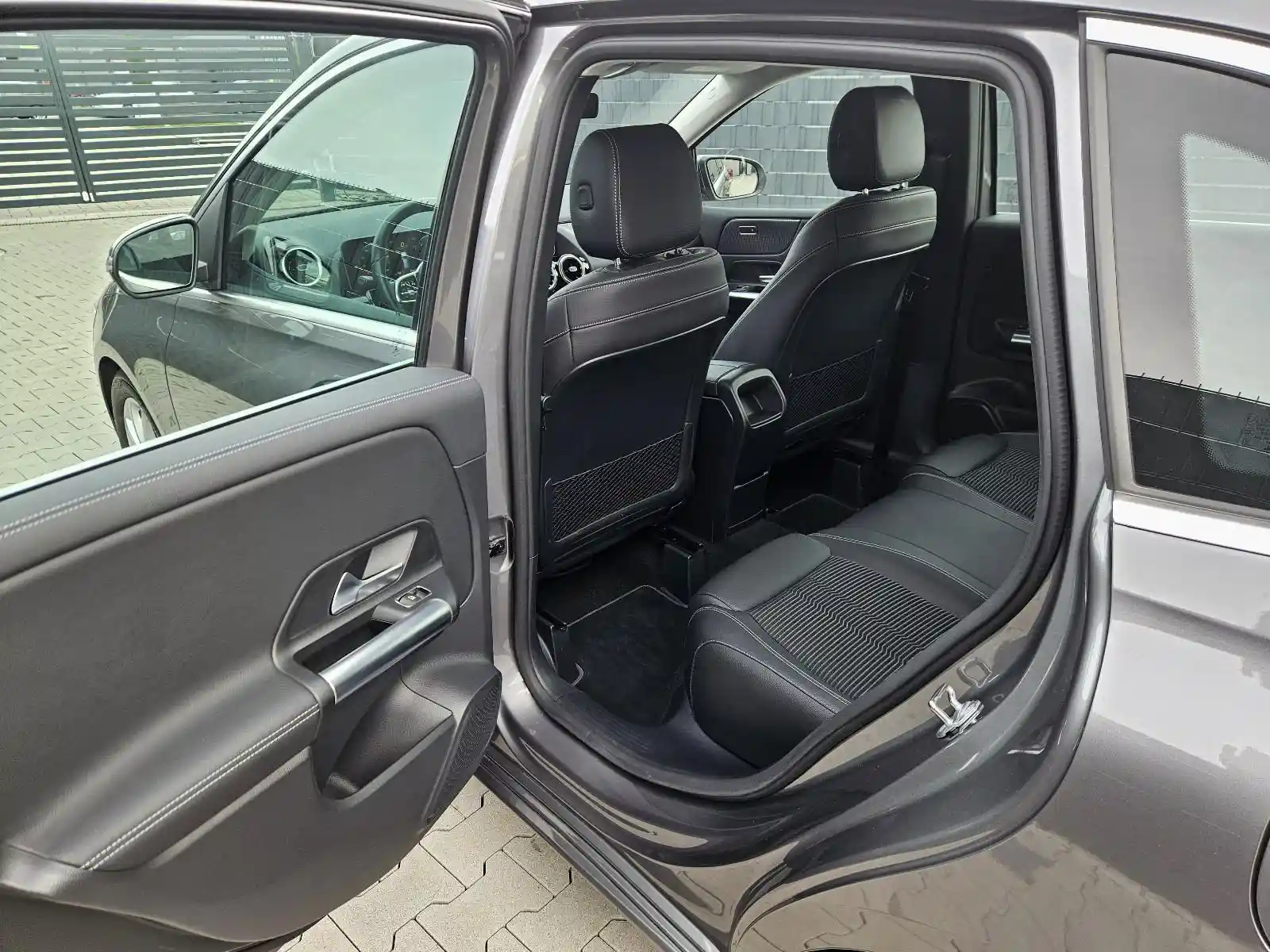 Mercedes-Benz B 200