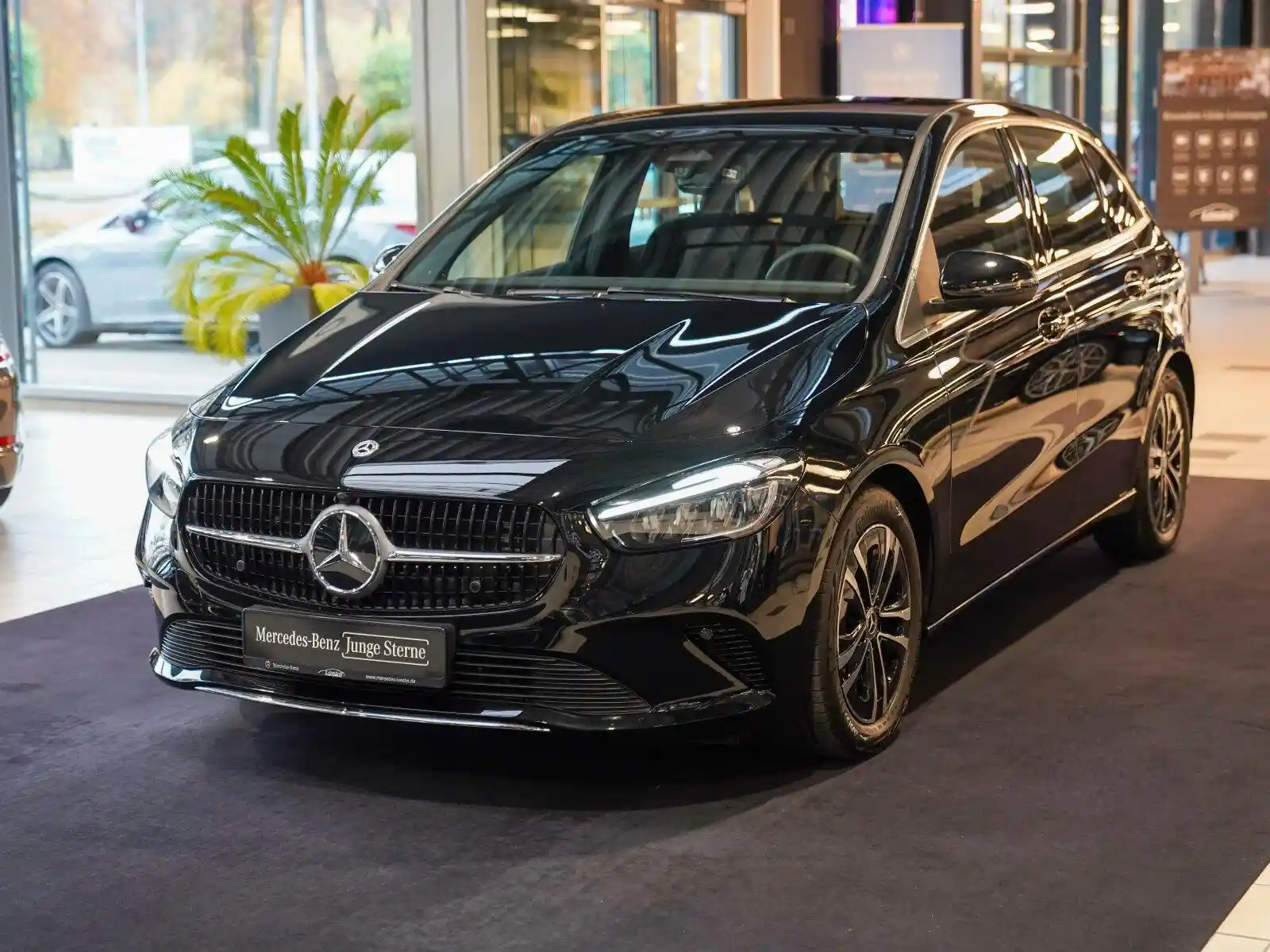 Mercedes-Benz B 180