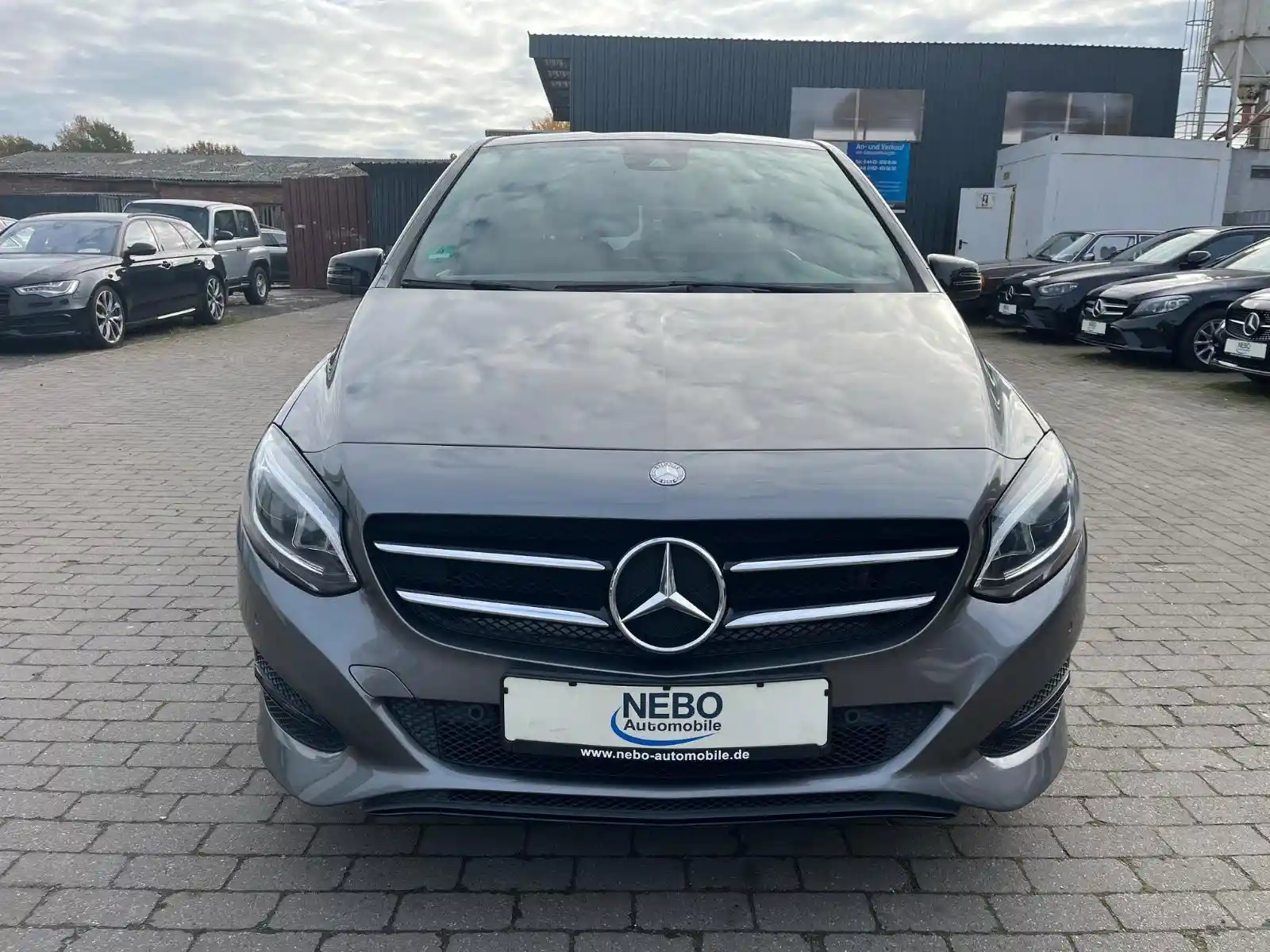 Mercedes-Benz B 180