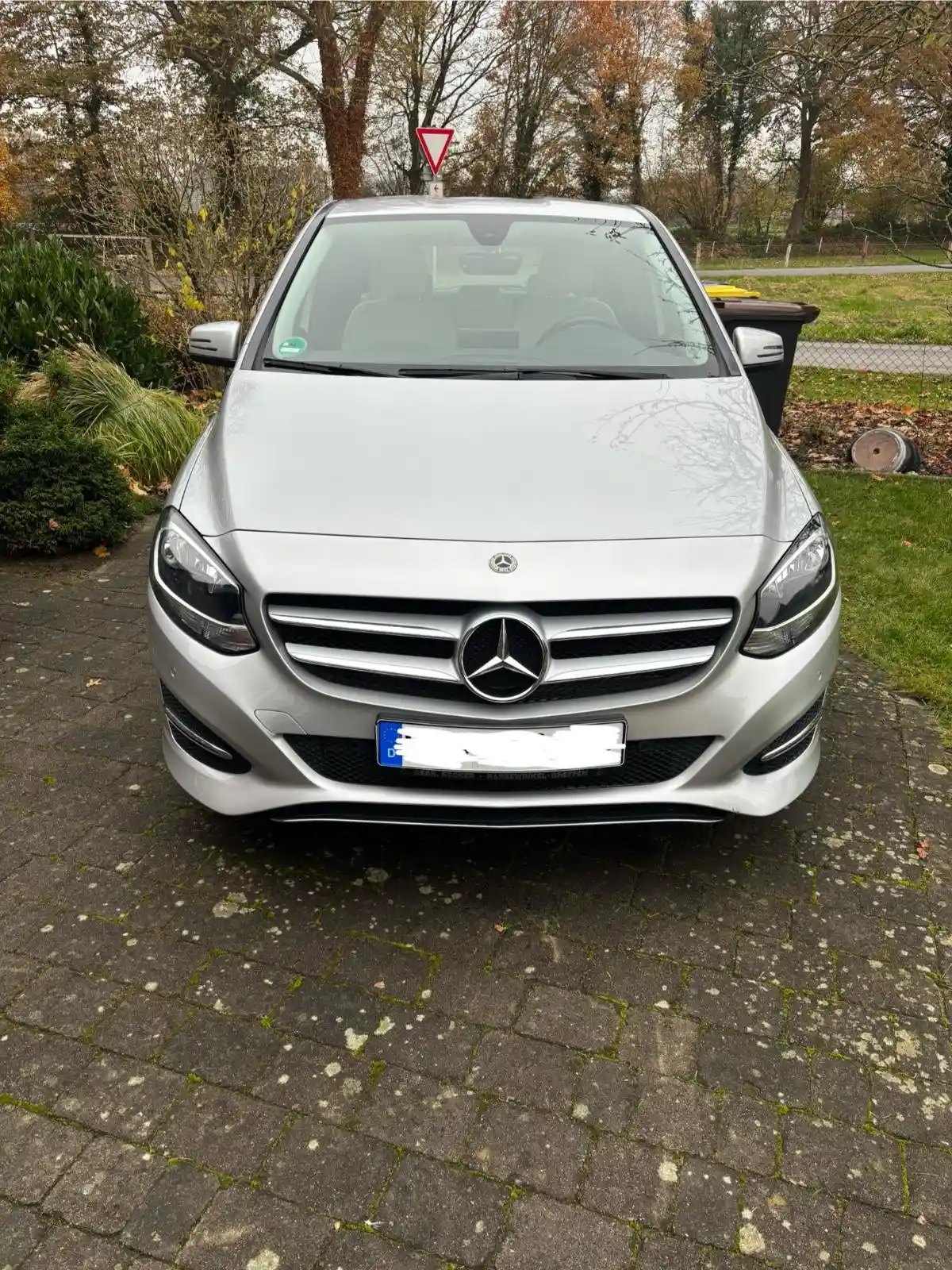 Mercedes-Benz B 180