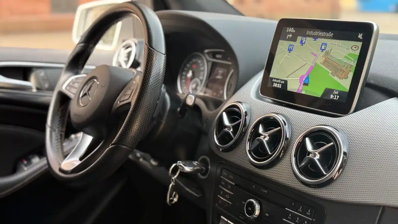 Mercedes-Benz B 180