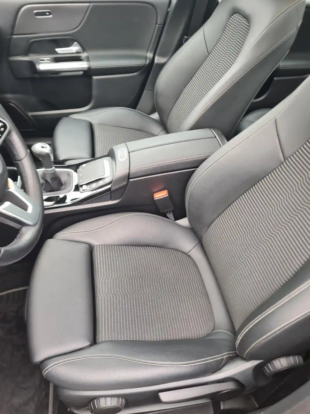 Mercedes-Benz B 180