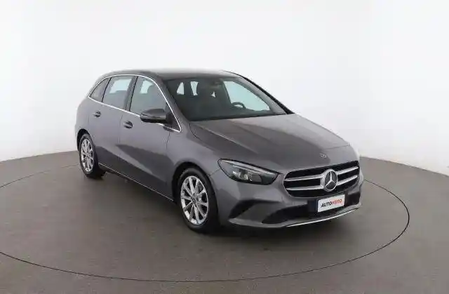 Mercedes-Benz B 180
