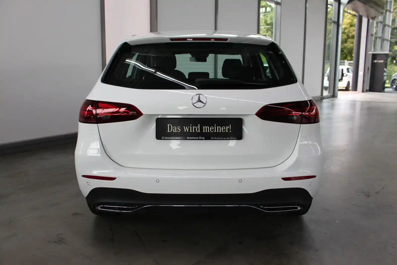 Mercedes-Benz B 180