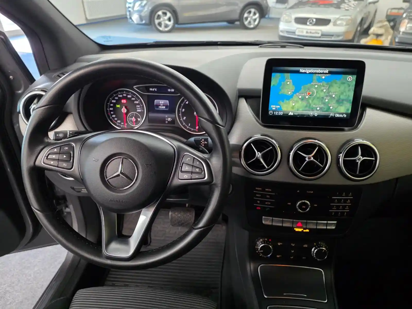 Mercedes-Benz B 180