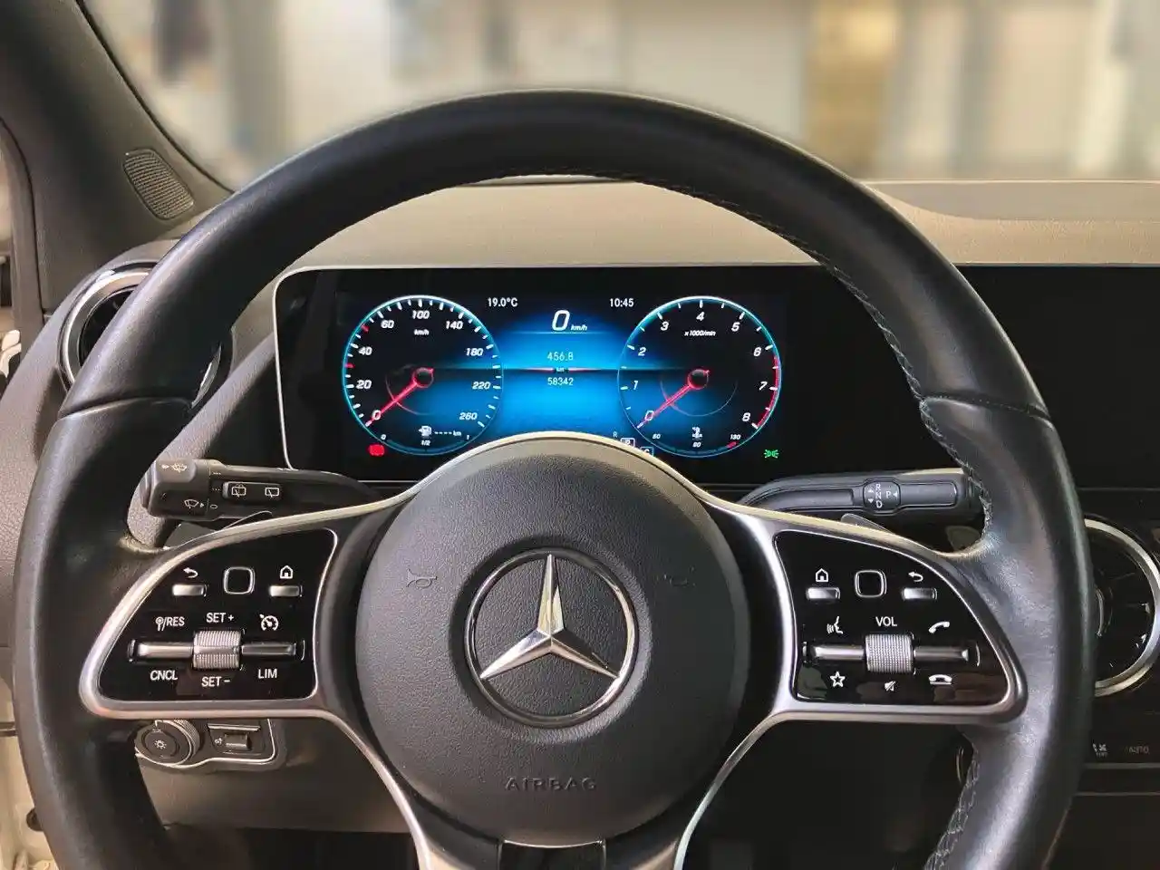 Mercedes-Benz B 180
