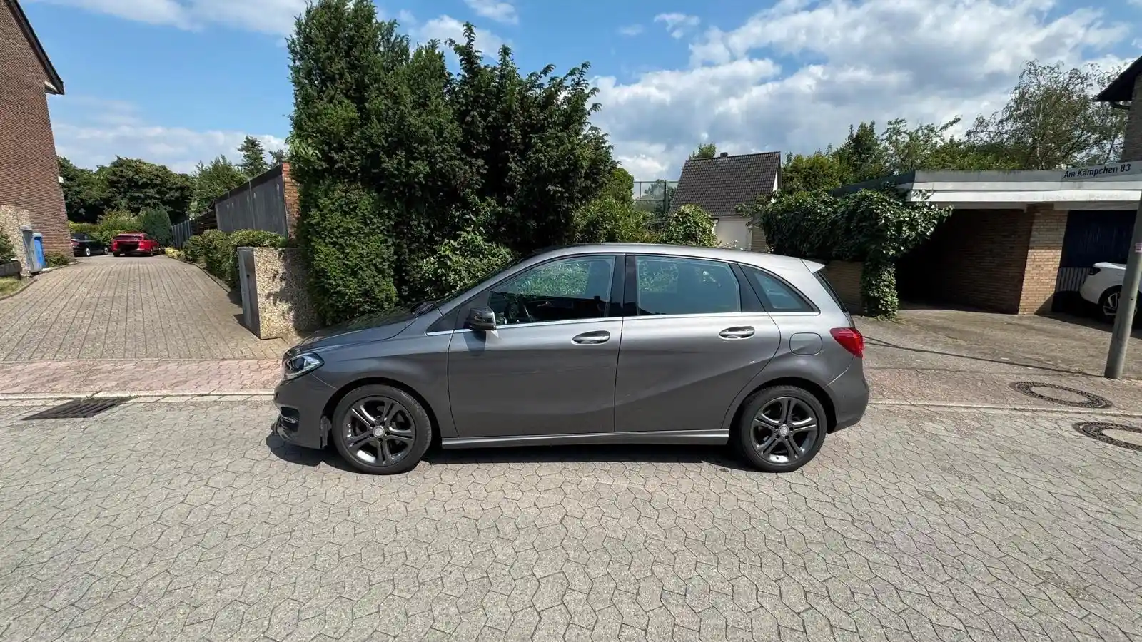 Mercedes-Benz B 180