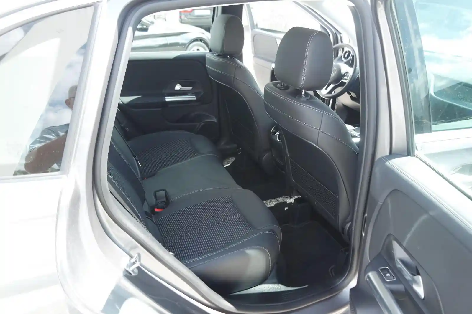 Mercedes-Benz B 220