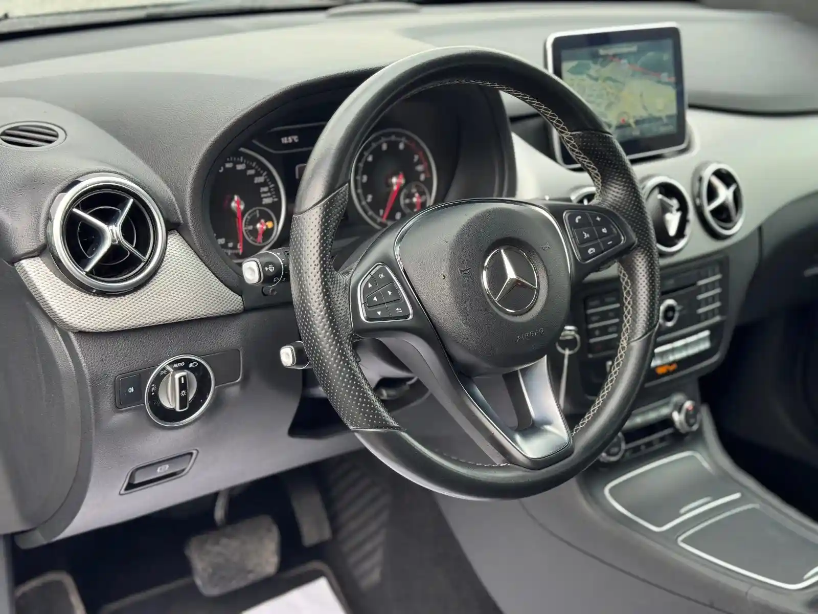 Mercedes-Benz B 200
