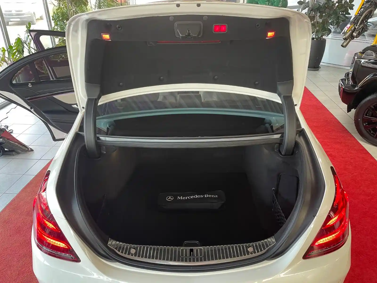 Mercedes-Benz S 560