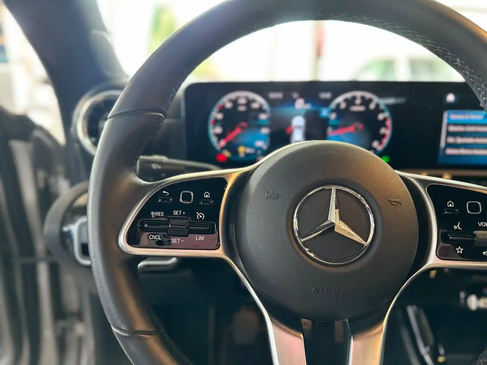 Mercedes-Benz CLA 180