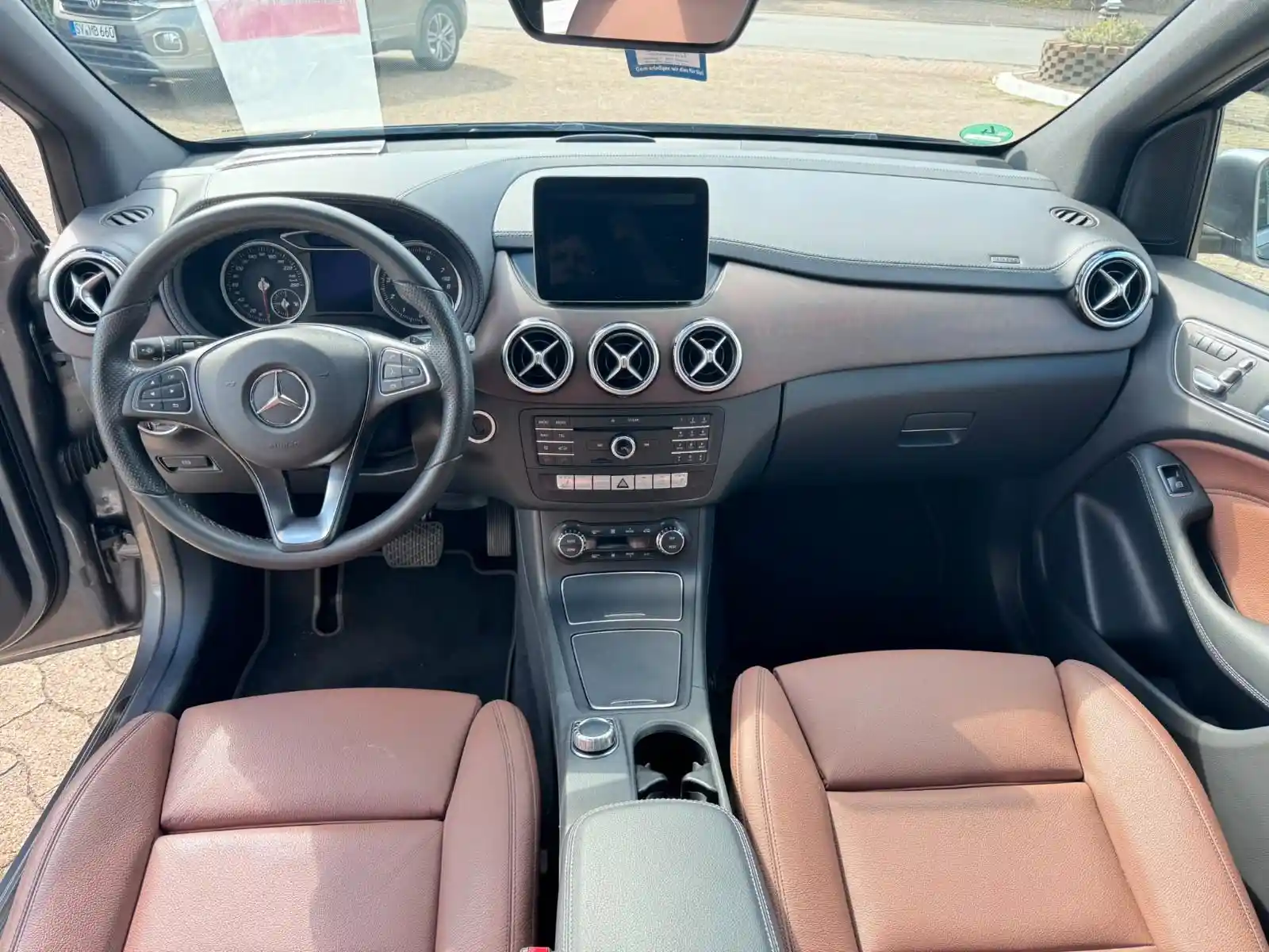 Mercedes-Benz B 220