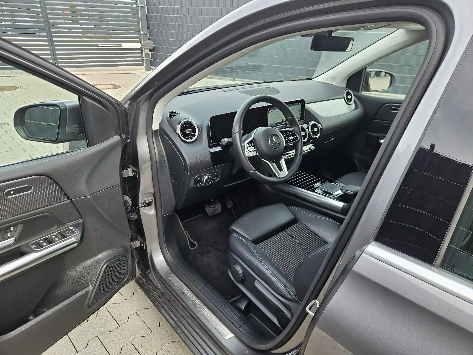 Mercedes-Benz B 200