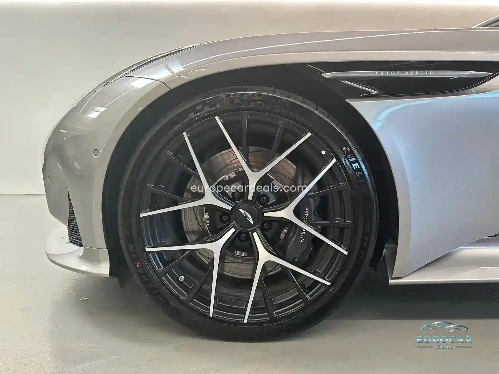 Aston Martin DB12